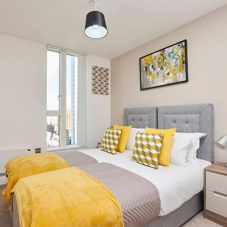 Lovely Apartment - Private Parking - Stadium Views マンチェスター エクステリア 写真