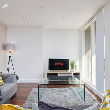 Lovely Apartment - Private Parking - Stadium Views マンチェスター エクステリア 写真